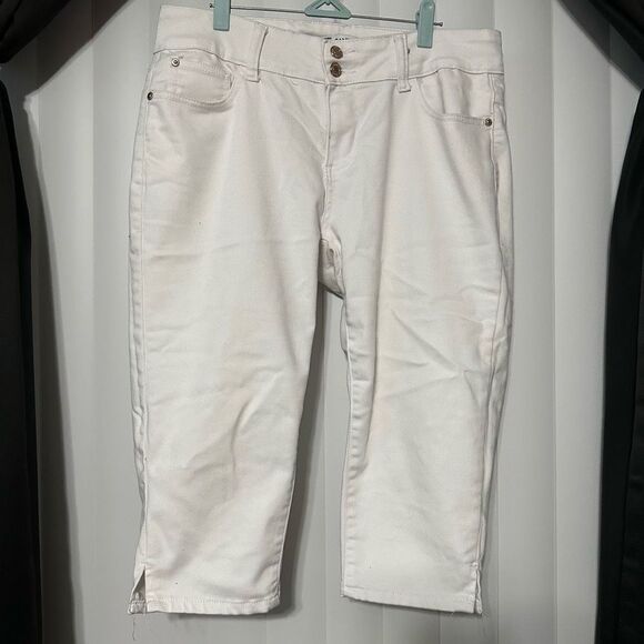 Sandpiper white denim jeans capris , 2 front pockets, 2 back functional pockets - Picture 1 of 6